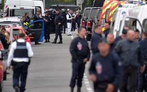 Vụ bắt con tin tại Pháp: Thủ phạm cố thủ sau khi thả 4 con tin