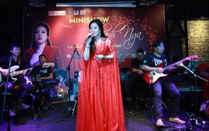 Ca sĩ Thanh Nga làm minishow giới thiệu MV 'Bỏ lại phía sau'