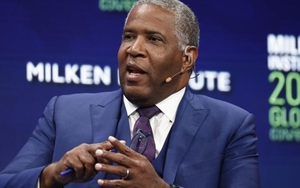 Tỷ phú đến trường trả giúp món nợ học phí cho hàng trăm sinh viên Mỹ ngày tốt nghiệp