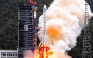 Trung Quốc lần đầu tiên phóng thử tên lửa Trường Chinh từ tàu biển