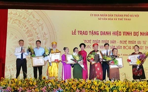 Nghệ nhân dân gian cần được đãi ngộ xứng với 'báu vật nhân văn sống'