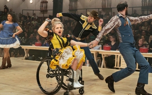 Ali Stroker - Diễn viên khuyết tật đầu tiên giành giải Tony