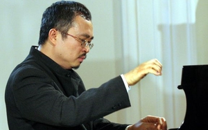 NSND Đặng Thái Sơn biểu diễn tại Giai điệu mùa Thu 2019