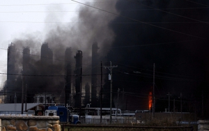 Mỹ: Hỏa hoạn tiếp diễn sau vụ nổ nhà máy hóa chất ở Texas