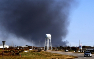 Nổ nhà máy hóa chất tại Mỹ: Hàng chục nghìn người dân sơ tán