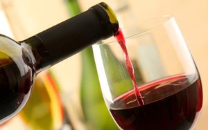 Chữ và nghĩa: Vang và sâm banh là 'anh em ruột'