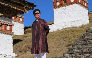 Đại sứ Phạm Sanh Châu: 'Mặc áo dài để mọi người biết tôi là người Việt Nam'