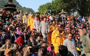 VIDEO: Khai hội chùa Hương