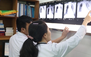 Kỷ niệm Ngày Thầy thuốc Việt Nam: Chiến sĩ áo trắng nỗ lực chống dịch COVID-19