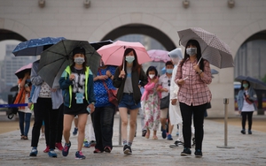 Dịch COVID-19: Hàn Quốc gia hạn thị thực cho người nước ngoài