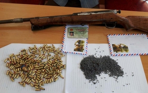 Nghệ An: Bắt giữ đối tượng mang vũ khí tự chế, vượt biên giới trái phép