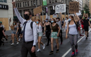 Xã hội và người dân Mỹ đang trải qua giai đoạn thử thách