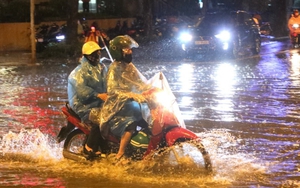 Đường phố Hà Nội đã rút hết nước ngập sau cơn 'mưa vàng'