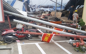 Gió lốc làm sập xưởng gỗ ở Vĩnh Phúc: Xác định danh tính các nạn nhân, tập trung cứu chữa những người bị thương