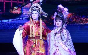 Nghệ sĩ có cần là... cử nhân?