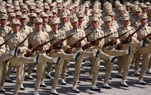 Triều phá hủy văn phòng, Hàn rắn giọng đáp trả, Bán đảo 'căng như dây đàn'