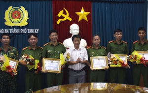 Khen thưởng đột xuất thành tích truy bắt phạm nhân trốn trại Triệu Quân Sự ​