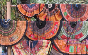 Chữ và nghĩa: Ba năm vua vời và 'Ba năm giặt váy...'