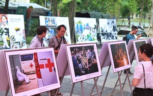 Khai mạc triển lãm ảnh về những khoảnh khắc của cuộc sống thời COVID-19