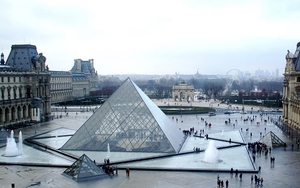 Bảo tàng Louvre đón du khách trở lại