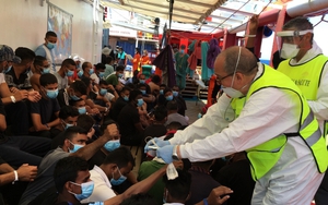 Italy tiếp nhận 180 người di cư trên tàu Ocean Viking