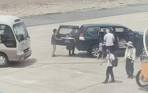 Xe công vụ đón Phó Bí thư Thường trực Tỉnh ủy Phú Yên trong sân bay theo đúng chế độ quy định