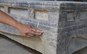 Phát hiện sập đá cổ nằm sâu dưới ruộng tại Ninh Bình