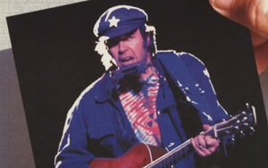 'Rockin’ In The Free World' của Neil Young: Ca khúc nóng hổi của chính trường