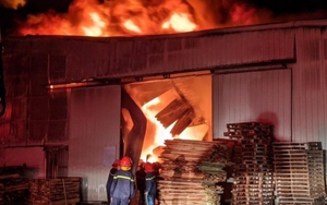 Hải Phòng: Cháy hàng nghìn m2 nhà xưởng của công ty nội thất