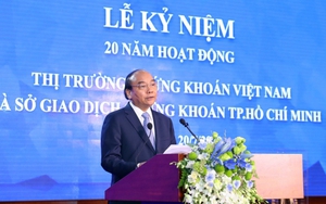 Thủ tướng Nguyễn Xuân Phúc đánh cồng kỷ niệm 20 năm hoạt động thị trường chứng khoán Việt Nam