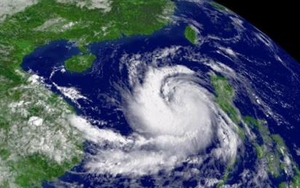 Áp thấp nhiệt đới gây gió giật và lốc xoáy ảnh hưởng trên khu vực giữa và Nam Biển Đông