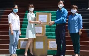 Dịch COVID-19: TTXVN tiếp tục hỗ trợ vật dụng bảo hộ y tế cho thành phố Đà Nẵng