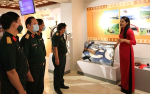 Khai mạc Triển lãm 'Cách mạng tháng Tám - Mốc son lịch sử'