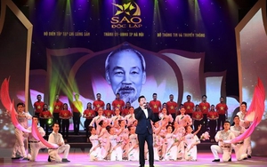 Xúc động 'Sao Độc lập' kỷ niệm 75 năm Cách mạng Tháng Tám