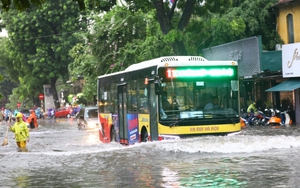 Cảnh báo ngập úng tại Hà Nội và lũ quét, sạt lở đất ở vùng núi Bắc Bộ