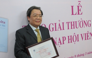 Nhà thơ Trương Đăng Dung: 'Xin đừng hỏi thơ có thể làm được gì…'