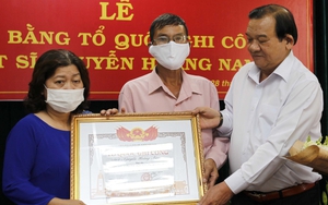 Trao bằng Tổ quốc ghi công cho gia đình Hiệp sỹ đường phố - Liệt sỹ Nguyễn Hoàng Nam