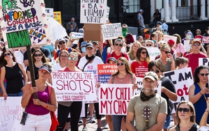 Mỹ: Biểu tình tại thành phố Boston phản đối quy định tiêm vaccine ngừa cúm bắt buộc