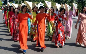 Tuần lễ Áo dài 2021: Tôn vinh tà áo dài Việt Nam