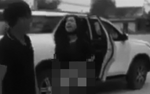 Sẽ xử lý nghiêm người phụ nữ hành vi phản cảm, lột đồ trước cổng đền Cuông