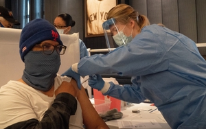 'Hộ chiếu vaccine' - Cuộc tranh luận chưa có hồi kết