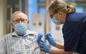 Dịch Covid-19: Thúc đẩy 'hộ chiếu vaccine'