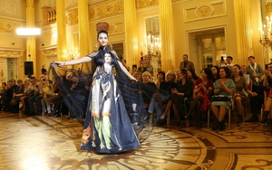 Ấn tượng áo dài Việt Nam với nữ nhiếp ảnh gia Nga