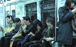 Người Hàn Quốc ngày càng phụ thuộc vào điện thoại thông minh