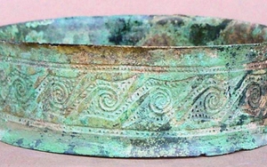 Đi tìm 'quyền trượng' và 'vương miện' thời Đông Sơn