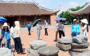 Lượng du khách đến khu du lịch Tam Chúc, Hà Nam tăng đột biến