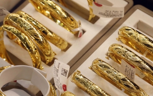 Giá vàng sáng 19/4 tiến sát mốc 56 triệu đồng/lượng