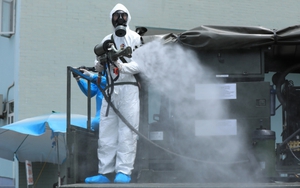 Chùm ảnh: Lực lương quân đội khử khuẩn toàn bộ Bệnh viện K cơ sở Tân Triều