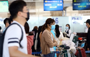Phạt tiền hành khách không đeo khẩu trang ở sân bay