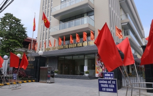 Ảnh: Hà Nội rực rỡ sắc đỏ trước Bầu cử QH và HĐND